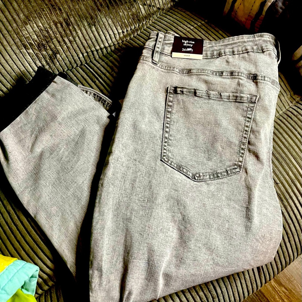 Size 26 NWT jeans Ava & Viv